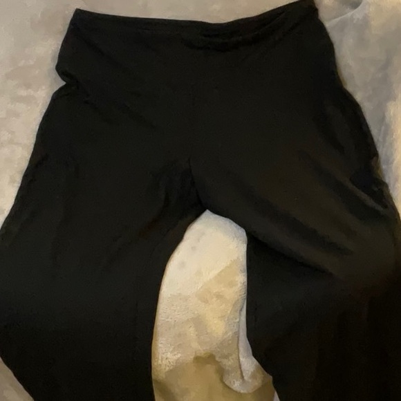 J Jill Wearever Collection - Smooth Fit Slim Leg pants. Black, pull on stretch. - Picture 2 of 4